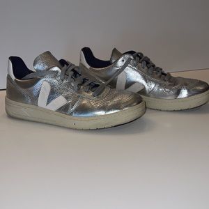 VEJA silver sneaker, white detail size 9